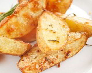 Жареный картофель с чесноком