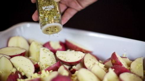 жареный картофель в духовке