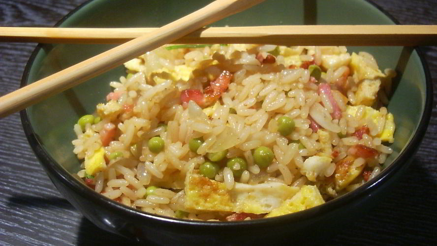 Рецепт жареного риса с омлетом