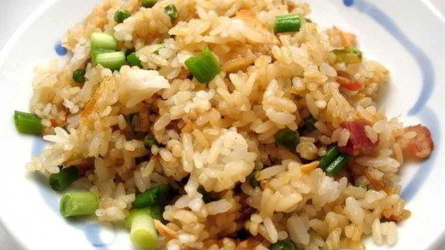 Рецепт жареного риса с яйцом и беконом