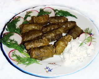 Армянская долма в виноградных листьях