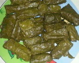 Азербайджанская долма из свежих виноградных листьев