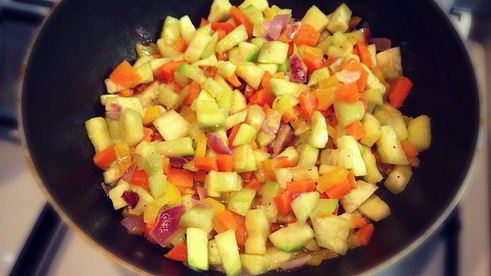 голубцы из краснокочанной капусты с овощной начинкой