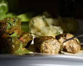 Зеленые голубцы с листьями мангольда, шпината и вкусом лета