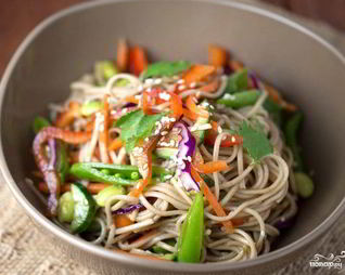 Гречневая лапша с овощами