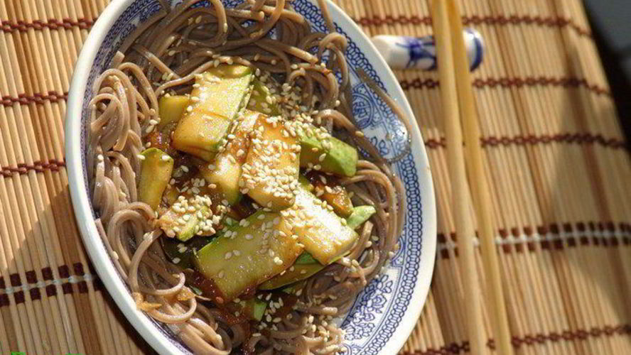 Рецепт гречневой лапши соба с кабачками