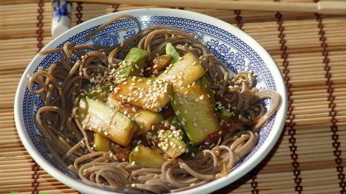 гречневая лапша соба с кабачками