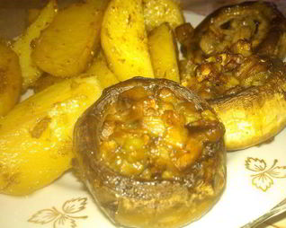 Фаршированные грибы с картофелем