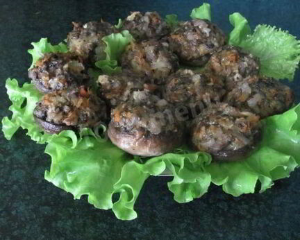 Фаршированные шампиньоны в духовке с сыром