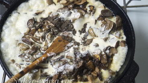 грибы в сметане под сыром