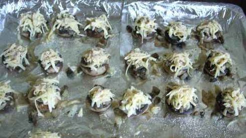 грибы запеченные в духовке под сыром