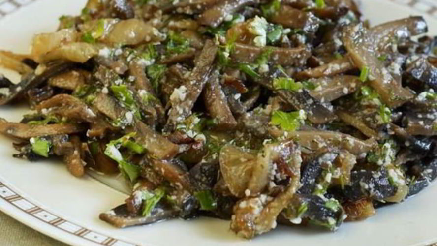 Рецепт грибов, жаренных с орехами