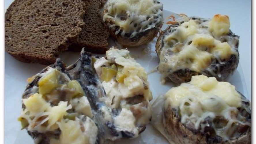 Рецепт печеных шампиньонов с адыгейским сыром и соленым огурцом
