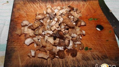 шампиньоны, фаршированные кинзой и брынзой