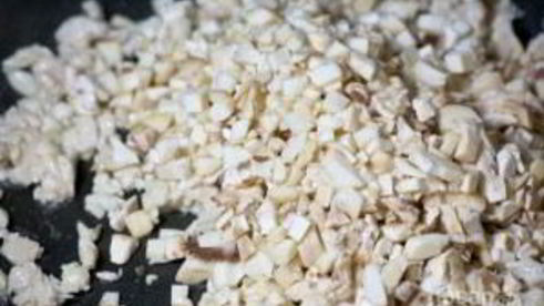 шампиньоны, фаршированные курицей и сыром