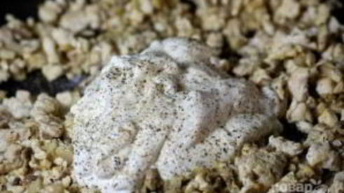 шампиньоны, фаршированные курицей и сыром