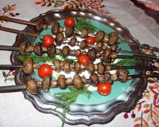 Шампиньоны на шампурах