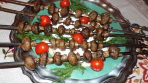 шампиньоны на шампурах