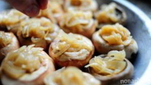 шампиньоны под сыром в духовке