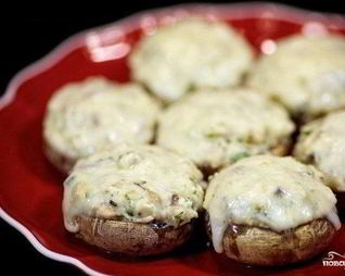Шампиньоны с курицей и сыром