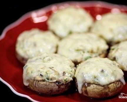 Шампиньоны с курицей и сыром