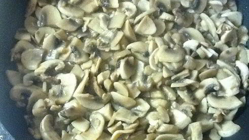 шампиньоны в вине и сливках