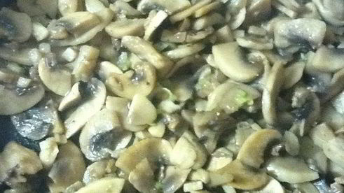 шампиньоны в вине и сливках