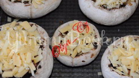 шампиньоны, запеченные с беконом и сыром