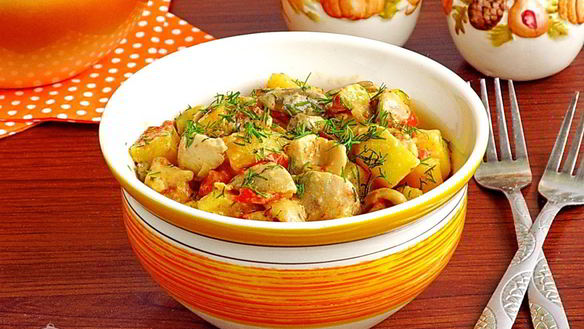 Рецепт Сыроежек тушенных с овощами в сметанном соусе