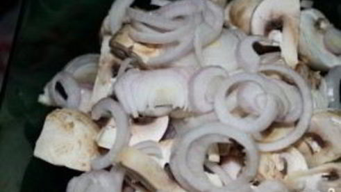 жареные грибы со свининой