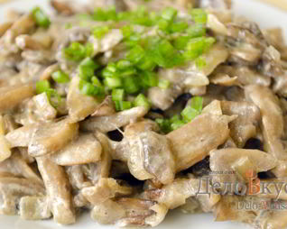 Жареные шампиньоны со сметаной