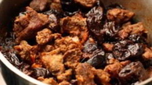 гуляш из говядины с черносливом