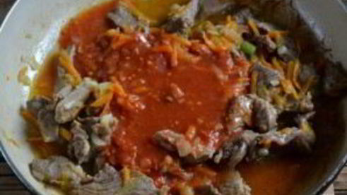 гуляш из говядины с подливкой