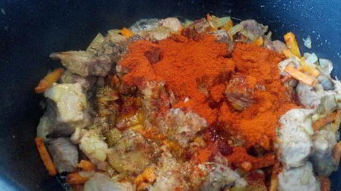 гуляш из говядины в мультиварке