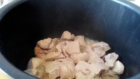 гуляш из говядины в мультиварке