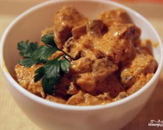 Гуляш с грибами и мясом