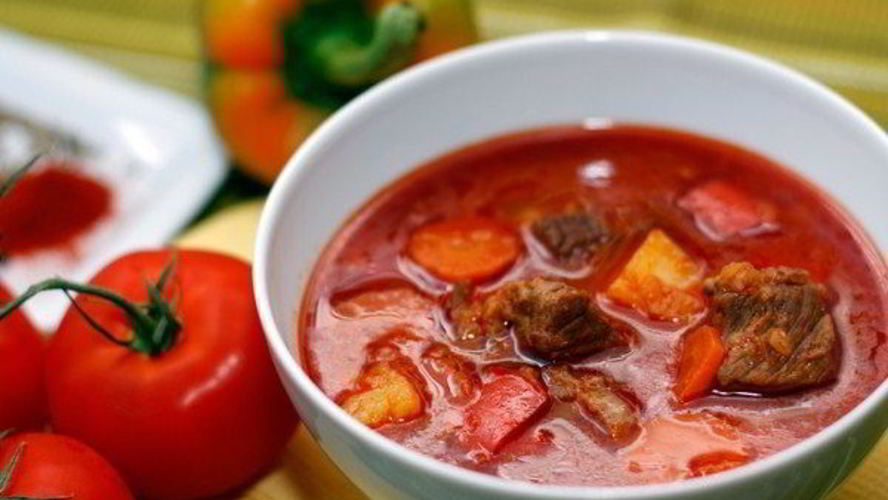 Рецепт гуляша с картофелем и травами