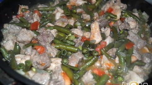 гуляш со стручковой фасолью по-гречески