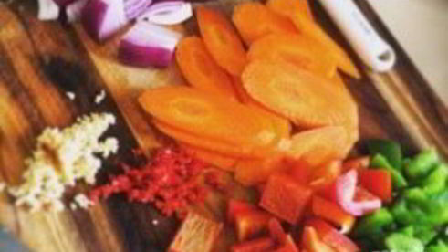 свиной гуляш в кисло-сладком соусе