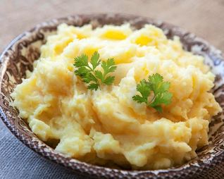 Картофельное пюре с репчатым луком, яйцом и молоком