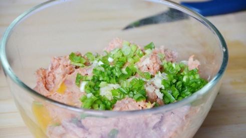 детские куриные котлеты под соусом