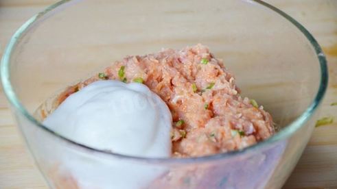 детские куриные котлеты под соусом