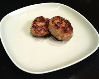 Котлеты из смеси свиного и говяжьего фарша с яйцом