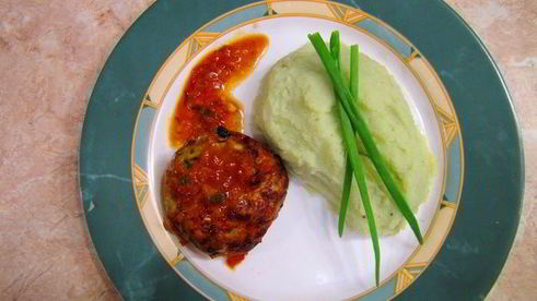 котлеты из судака и сазана в томатном соусе