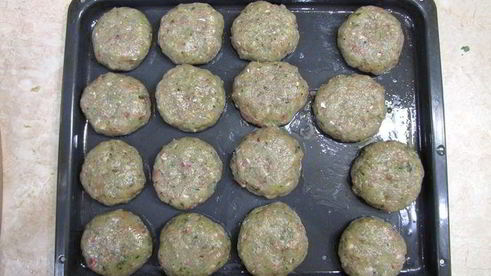 котлеты из судака и сазана в томатном соусе