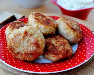 Котлеты из судака с соусом