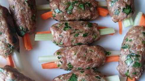 котлеты по-корейски на подушке из риса с овощами