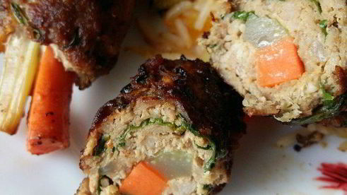 котлеты по-корейски на подушке из риса с овощами