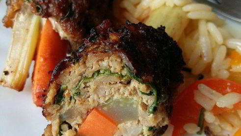 котлеты по-корейски на подушке из риса с овощами