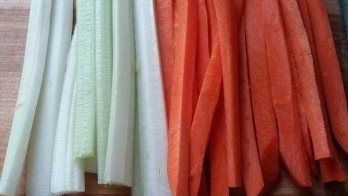 котлеты по-корейски на подушке из риса с овощами